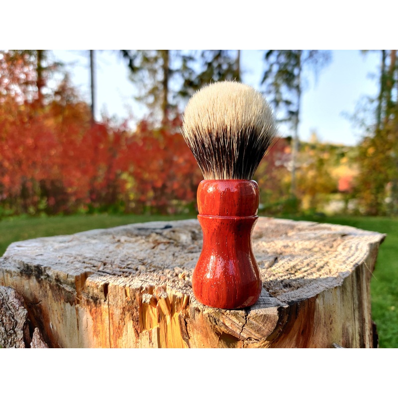 Padauk Wood Shaving Brush with 24mm Bulb Knot – by TonmiKo