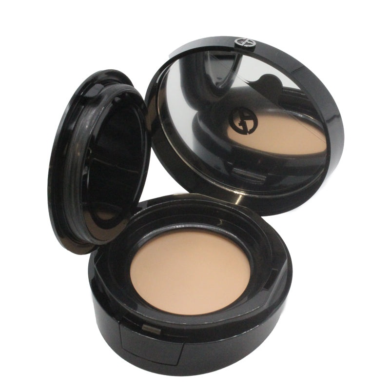 Giorgio Armani Power Fabric Liquid Foundation Shade 2 Light