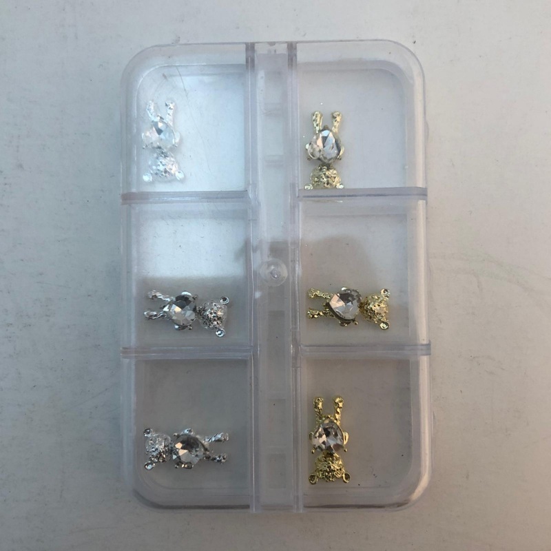 SHUE – NAIL DESIGN CHARM – TEDDY BEAR WITH HEART (12 PCS)